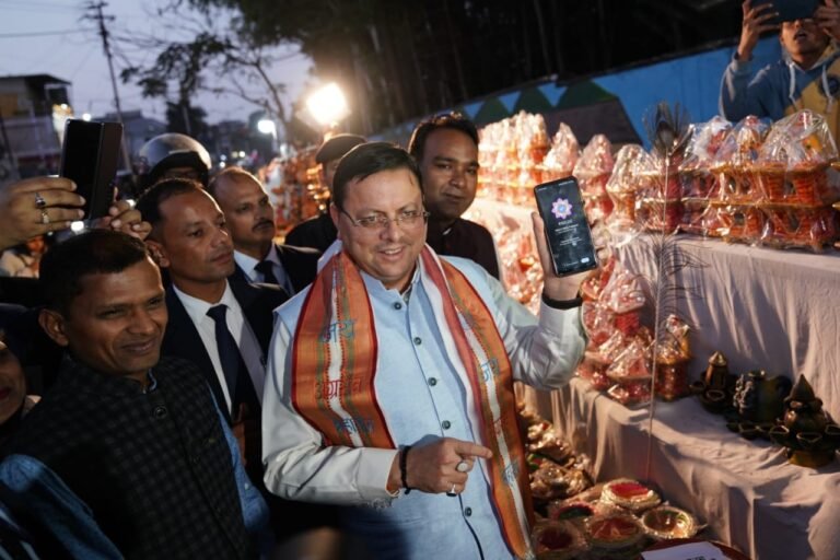 सीएम धामी ने देहरादून कुम्हार मंडी क्षेत्र का किया भ्रमण, दीपावली पर दिया यह खास संदेश