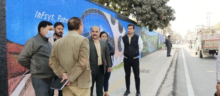 दून स्मार्ट सिटी लिमिटेड के वित्त नियंत्रक ने स्मार्ट रोड व सिटीज प्रोजेक्ट के फेस 1 और फेस 2 के कार्यों का स्थलीय निरीक्षण किया