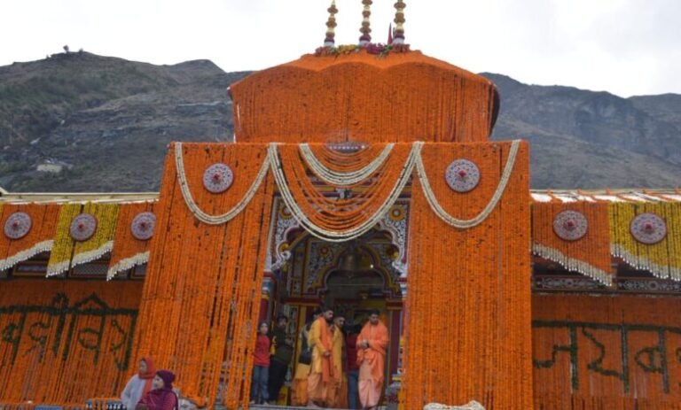 Uttarakhand – श्रद्धालुओं के लिए आज से खुल गए बदरीनाथ धाम के कपाट, हजारों श्रद्धालु बने पावन अवसर के साक्षी
