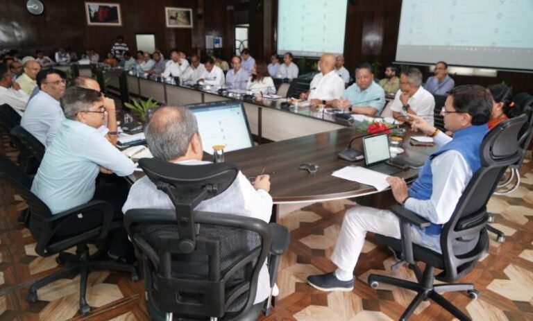 मुख्यमंत्री पुष्कर धामी ने की CM डैशबोर्ड की समीक्षा,अधिकारियों को दिए सख्त निर्देश