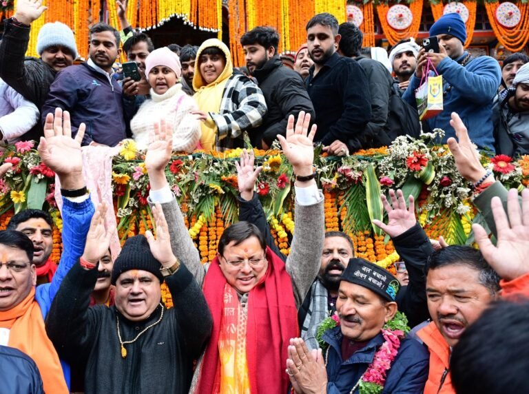 विधि- विधान के साथ वैदिक मंत्रोच्चार के साथ खुले भगवान बद्री विशाल के कपाट,पीएम मोदी के नाम से हुई धाम में पहली पूजा