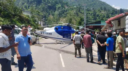 Uttarakhand – केदारनाथ राष्ट्रीय राजमार्ग पर हेलीकॉप्टर की क्रैश लैंडिंग, यहां देखें VIDEO