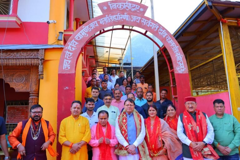 मुख्यमंत्री पुष्कर धामी ने मां धारी देवी के मंदिर में की पूजा-अर्चना, प्रदेशवासियों की सुरक्षा, सुख-समृद्धि की कामना की