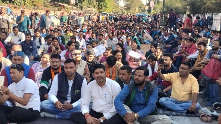उपनल कर्मियों ने आज से शुरू किया आमरण अनशन, सरकार पर लगाया वादा खिलाफ़ी का आरोप – .